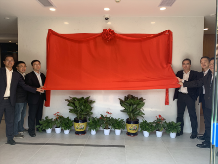 智能营业厅建设取得突破希望，，，，，，，南网第一无人自助营业厅揭牌